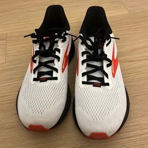 Great Condition Brooks Launch 8 running shoes!!
